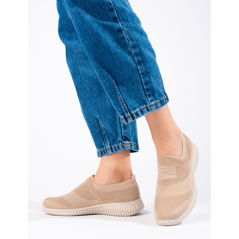 Hellbeiger Sportschuh aus Textil von Shelovet 1