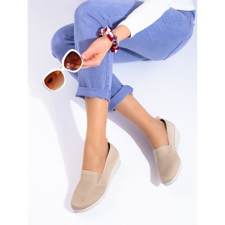 Hellbeige Keilschuhe aus Stoff von Shelovet 1