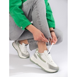 Damenturnschuhe auf einer dicken Sohle Shelovet weiß 1