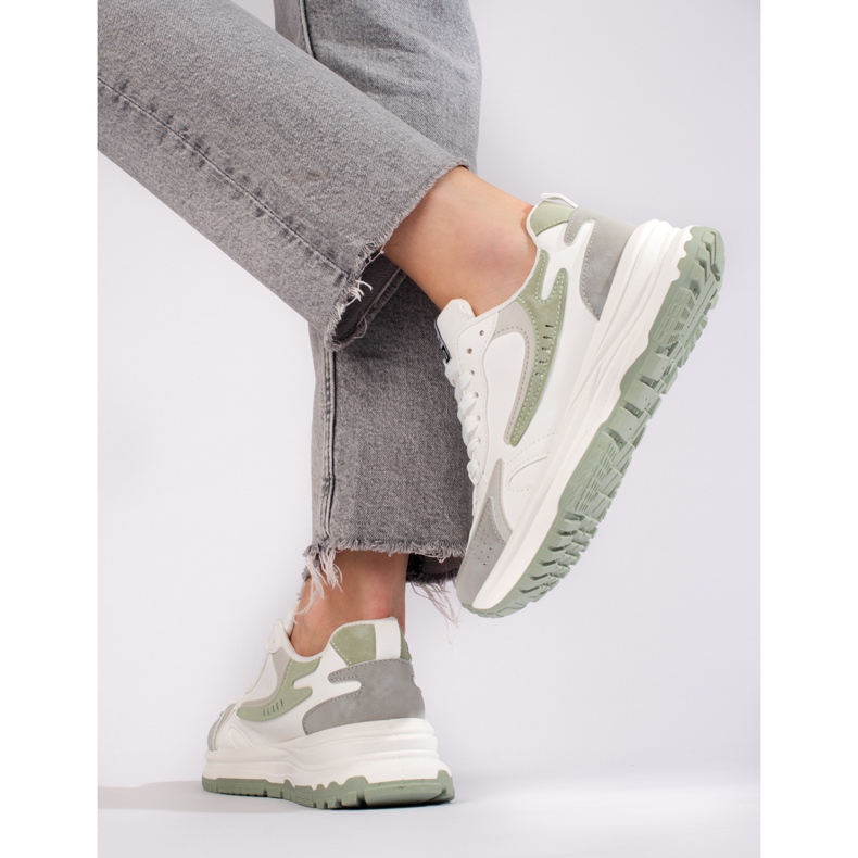 Damenturnschuhe auf einer dicken Sohle Shelovet weiß 2