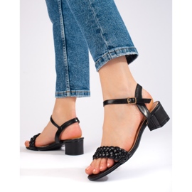 Schwarze Sandalen mit niedrigem Absatz von Shelovet 2