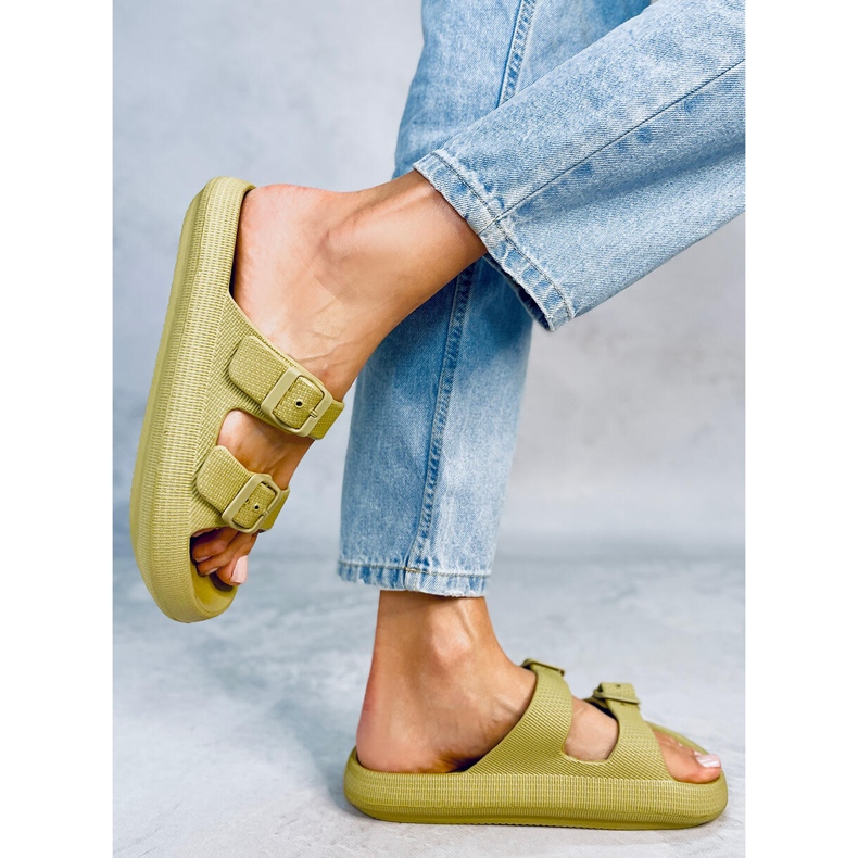 Aryn Pantoletten aus grünem Gummi 2