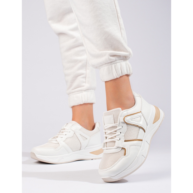 Weiße Turnschuhe für Damen auf einer dicken Sohle Shelovet 1