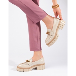 Lackloafer für Damen mit Shelovet-Kette beige 1