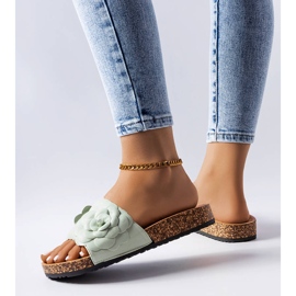 Grüne Sandalen, verziert mit einer Desaulniers-Blume 1