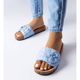 Blaue Sandalen, verziert mit einer Blume von Desaulniers 1
