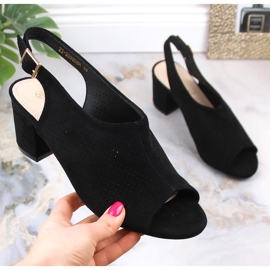 Durchbrochene Damensandalen aus schwarzem Wildleder Potocki LE20003 1