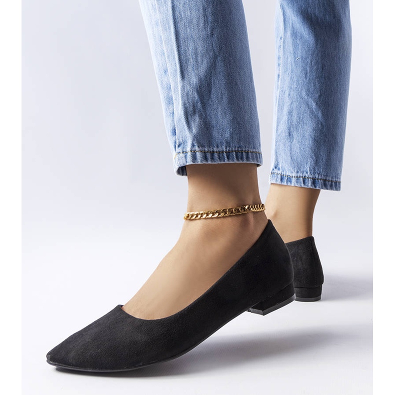 Schwarze Ballerinas mit niedrigem Absatz von Bérubé 1