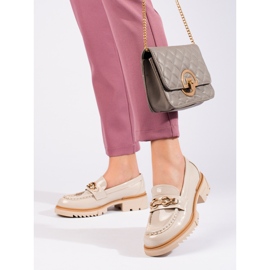 Brogues in Lack-Beige mit goldener Shelovet-Verzierung 2