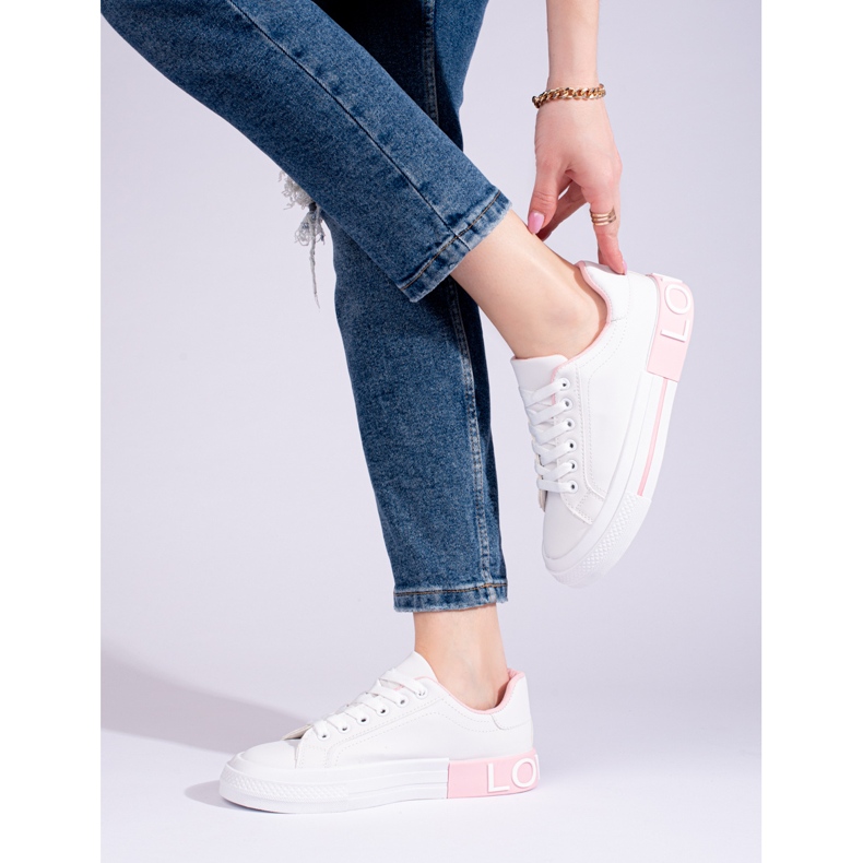 Klassische weiße Sportschuhe von Shelovet 1