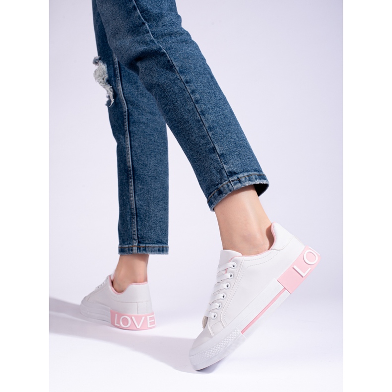 Klassische weiße Sportschuhe von Shelovet 2