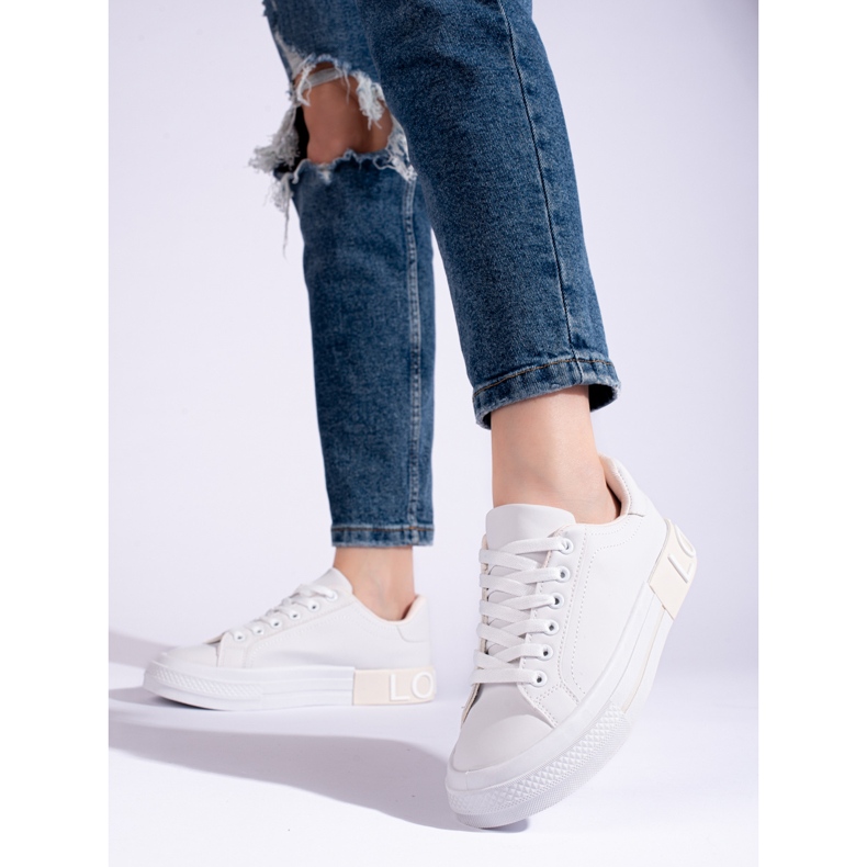 Klassische weiße Sportschuhe von Shelovet 1