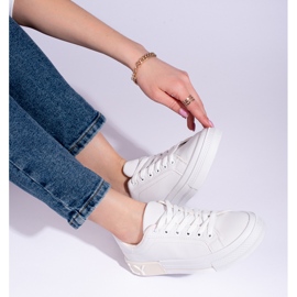 Klassische weiße Sportschuhe von Shelovet 2