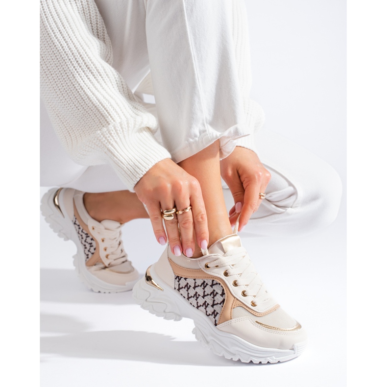 Damenturnschuhe auf einer dicken Sohle beige Shelovet 1