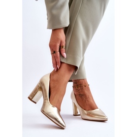 Klassische Pumps auf kunstvollem Gold Elizabeth Bar golden 2