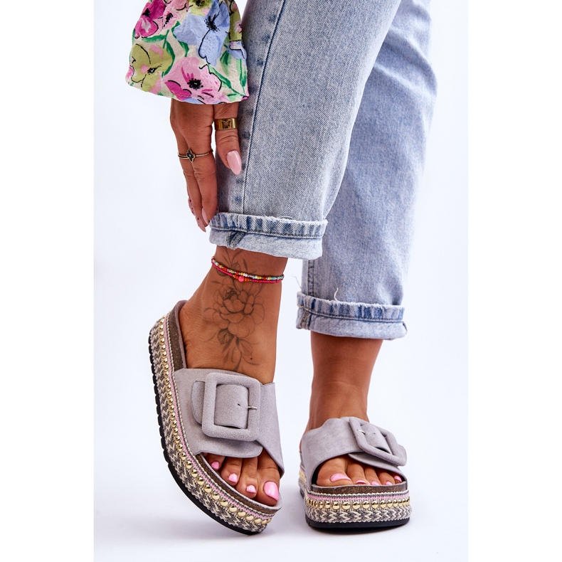 Damensandalen auf einer verzierten Plattform Grey Joyce grau 1