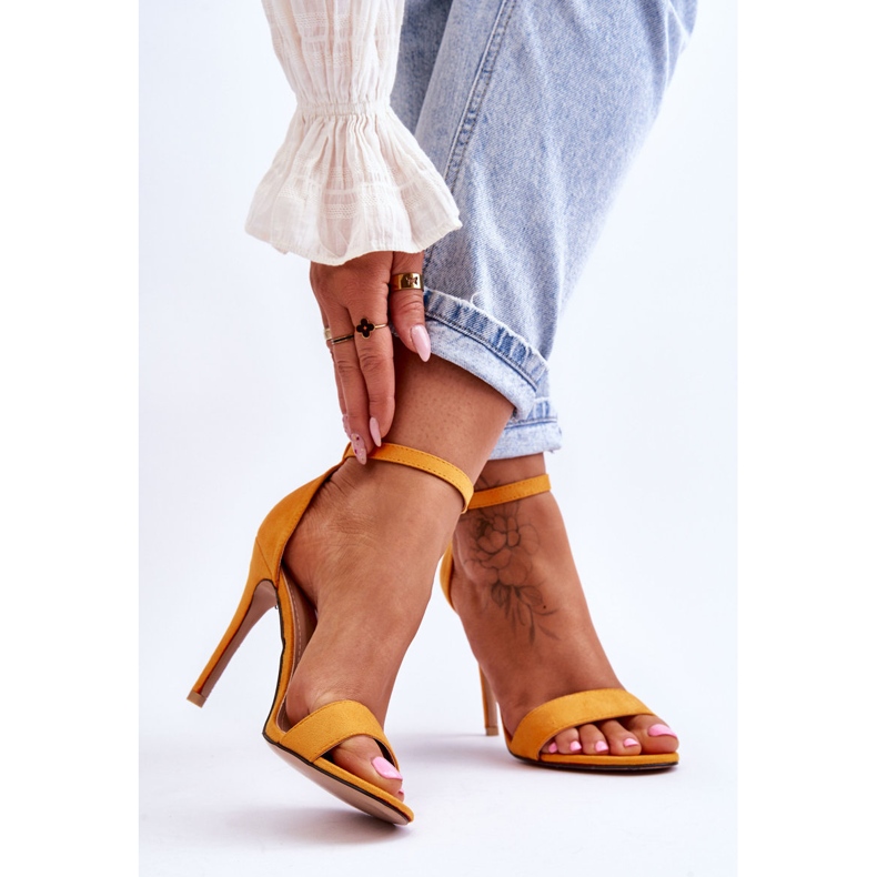 Wildledersandalen Auf Einem Gelben Liberty High Heel 2