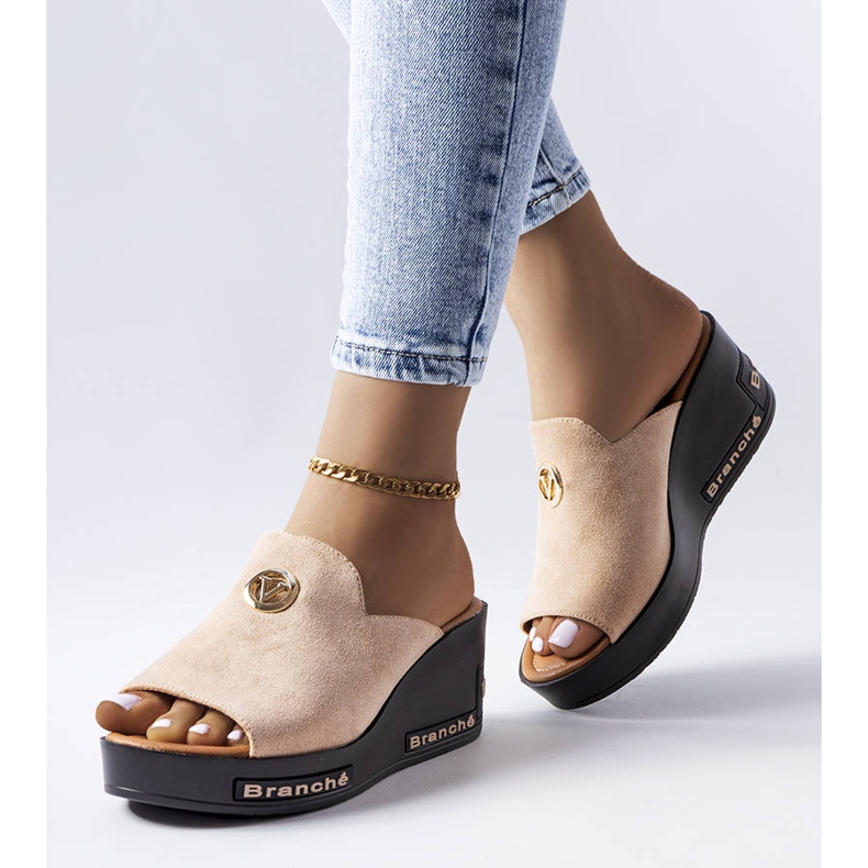 Vinceza Beige Sandalen mit hohem Keilabsatz von Vincez 1