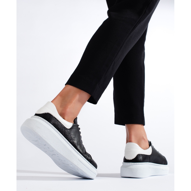 Schwarzer klassischer Damen-Sportschuh von T.Sokolski 1