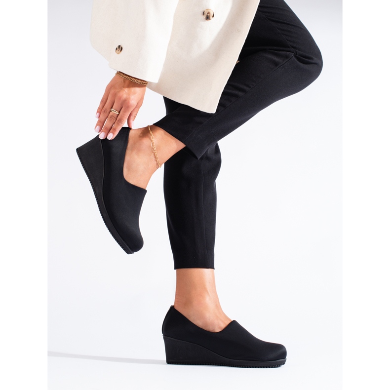 Schwarze Keilschuhe aus Stoff von T.Sokolski 1