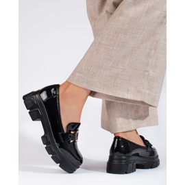 Schwarze Loafer aus Lackleder mit Shelovet-Verzierung 1