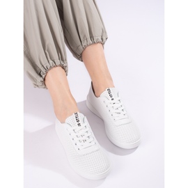 Durchbrochene weiße Shelovet Damenturnschuhe 1