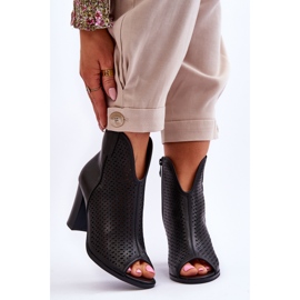 BM Durchbrochene Stiefel auf Absatz Schwarz Florina 1