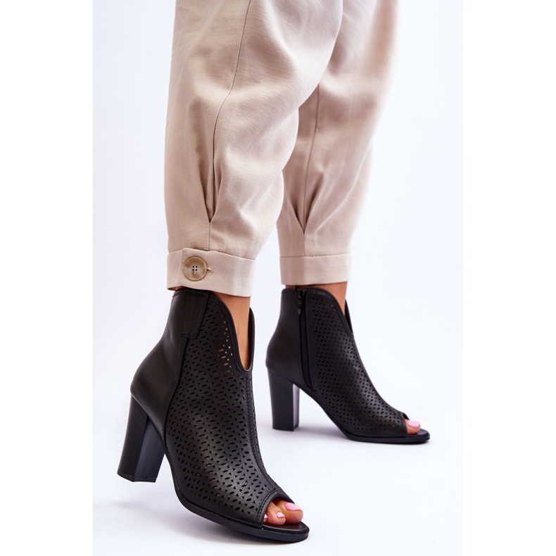 BM Durchbrochene Stiefel auf Absatz Schwarz Florina 2