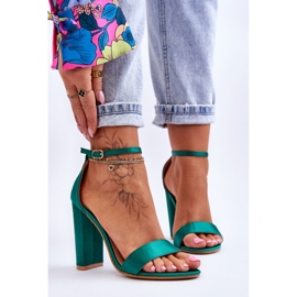 Grüne Linsy Satin-Sandalen mit hohem Absatz 1
