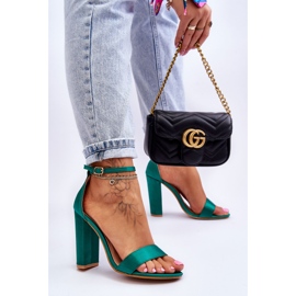 Grüne Linsy Satin-Sandalen mit hohem Absatz 2