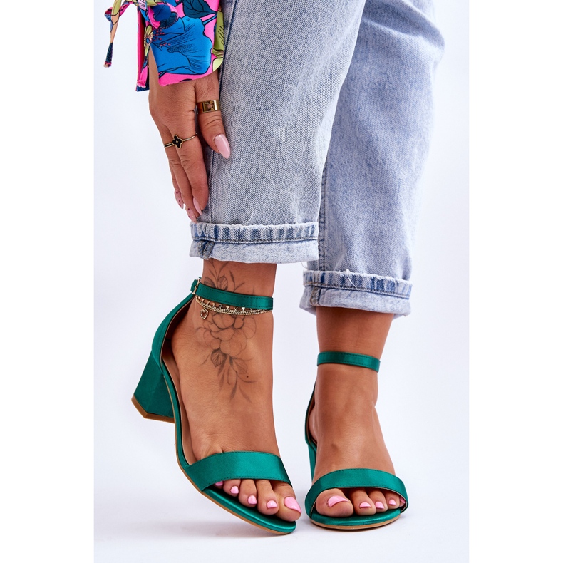 PG1 Juliet Grüne Satin-Sandalen mit niedrigem Absatz 1