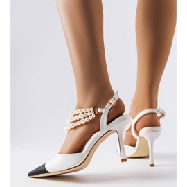 Weiße, perlmuttbesetzte Heels 1