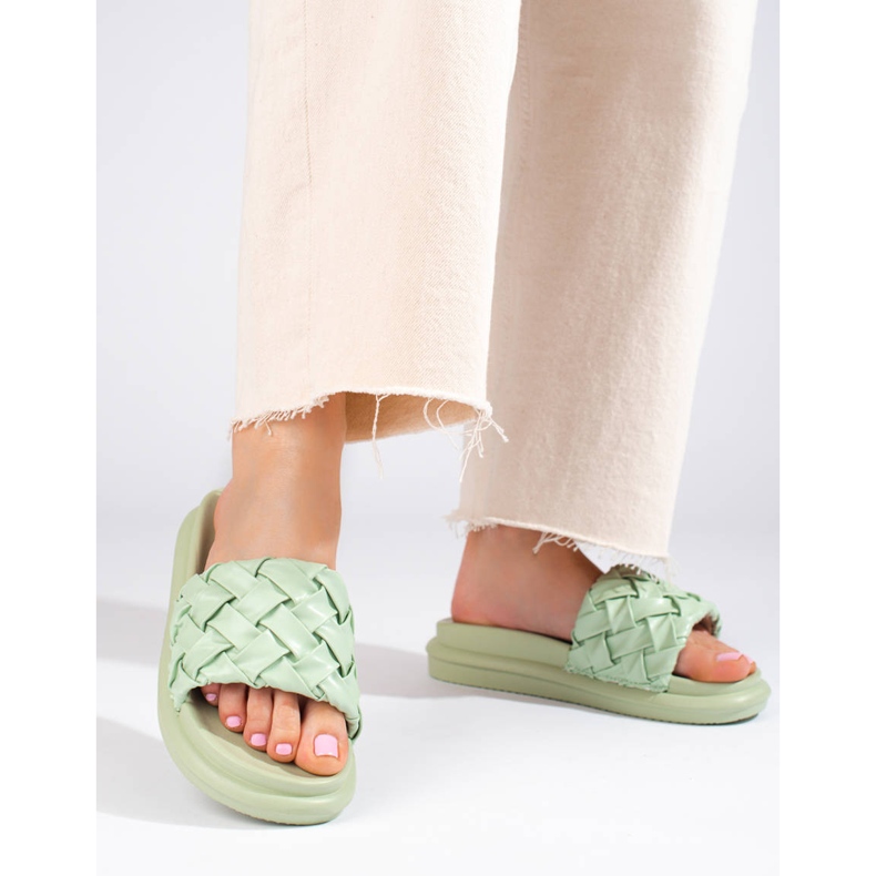 Hellgrüne Hausschuhe auf einem dicken Shelovet-Plateau 1