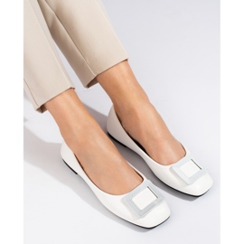 Weiße Ballerinas für Damen mit Shelovet-Dekoration 1