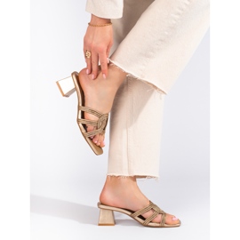 Elegante goldene Damenpantoffeln von Shelovet auf der Post 2