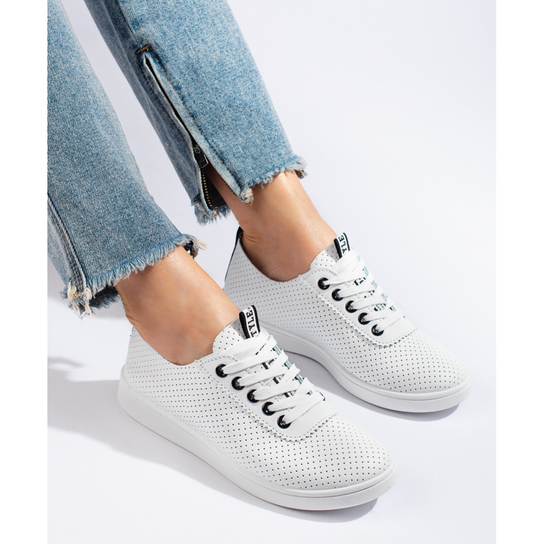 Durchbrochene weiße Shelovet Damenturnschuhe schwarz 2