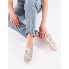 Durchbrochene Damenschuhe aus Leder auf der goldenen Plattform von Shelovet 1