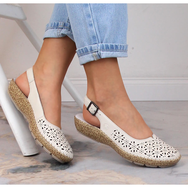 Leder bequeme durchbrochene Sandalen beige Rieker 44861-60 2