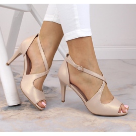 Damensandalen mit beigefarbenen Nadeln Sergio Leone SK429 1