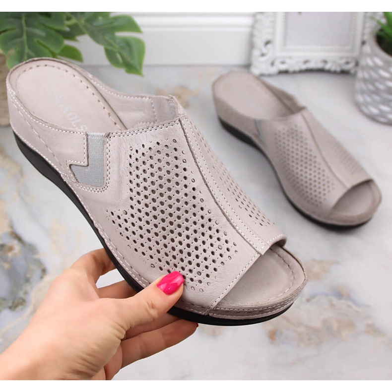 Keilsandalen aus Leder für Damen mit elastischem T.Sokolski L22-518 beige 1