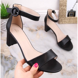 Schwarze Damensandalen auf der Post eVento 1617 1