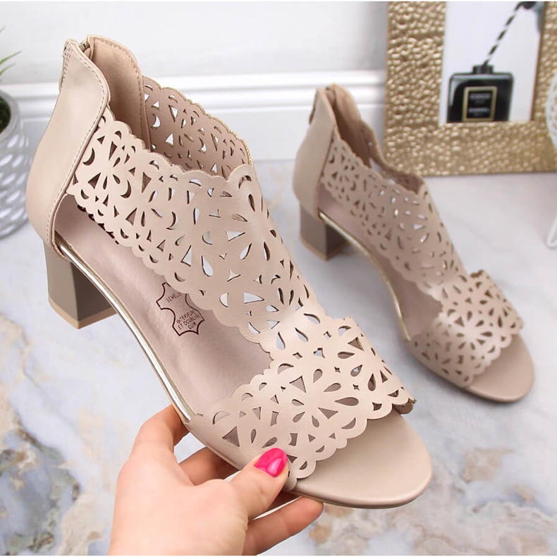 Beige durchbrochene Damensandalen auf der Post Jezzi RMR1954-8 1