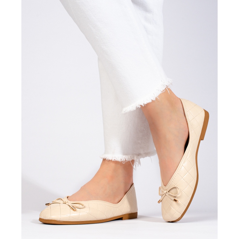 Klassische beige Shelovet-Ballerinas für Damen 1