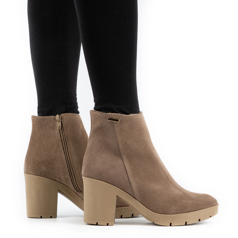 Olivier Riva isolierte Wildlederstiefel für Damen in Dunkelbeige 1