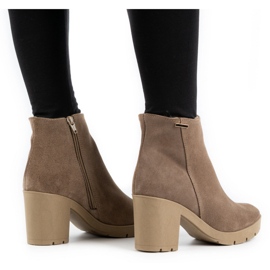 Olivier Riva isolierte Wildlederstiefel für Damen in Dunkelbeige 2