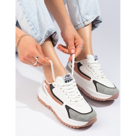 Damenturnschuhe auf einer dicken Sohle Shelovet weiß 1