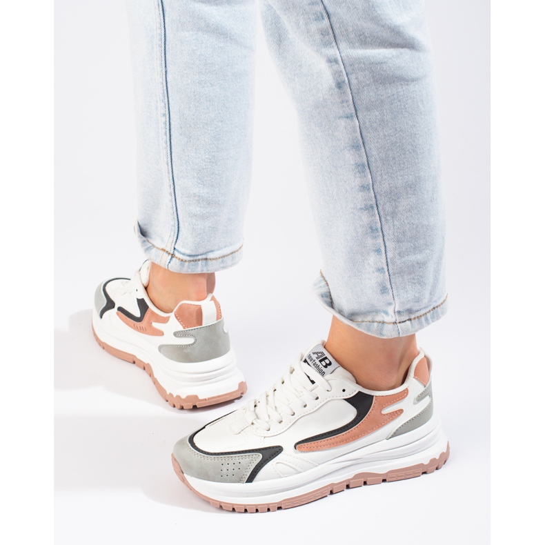 Damenturnschuhe auf einer dicken Sohle Shelovet weiß 2