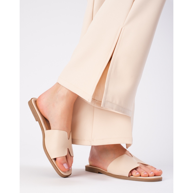 Beige klassische Hausschuhe aus Shelovet-Eco-Leder 1