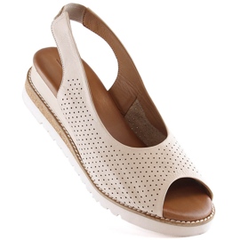 Bequeme beige Ledersandalen für Damen Artiker 50C0863 1