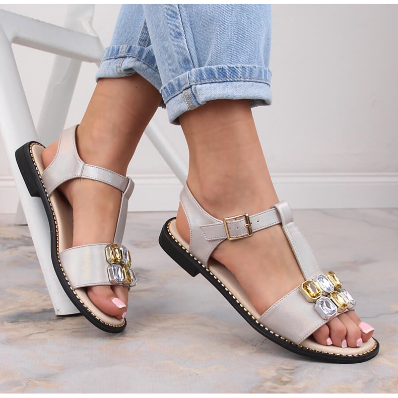 Flache bequeme Damensandalen in Beige mit Zirkonen S.Barski 2775-30 1